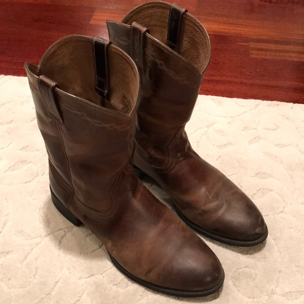 Men’s size 14M Ariat Roper leather boots.